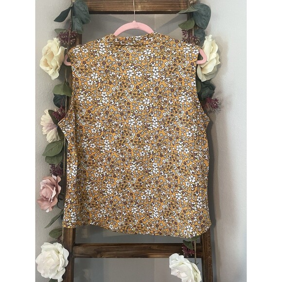 Adrianne Vittadini Floral Sleeveless Blouse with Keyhole Neckline - Picture 7 of 10